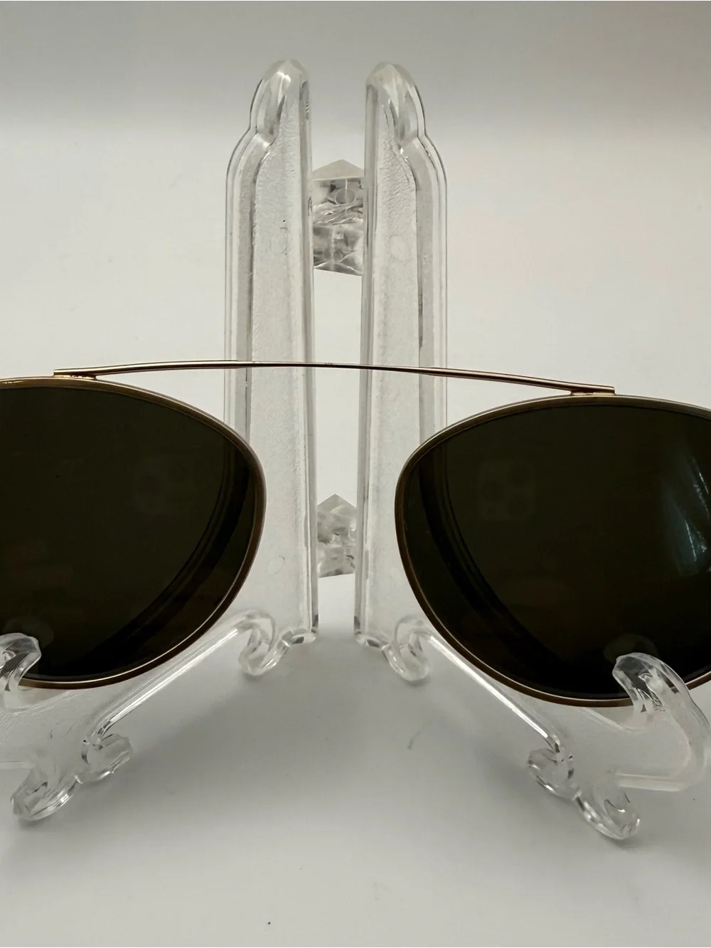 Source Unknown Gold Frame Aviator Sunglasses with Dark Green Lenses
